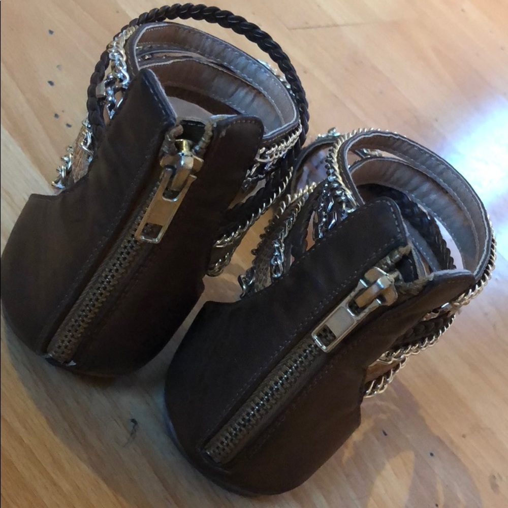 sandals - Picture 4 of 5